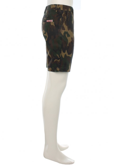 กางเกงขาสั้นลายทหาร