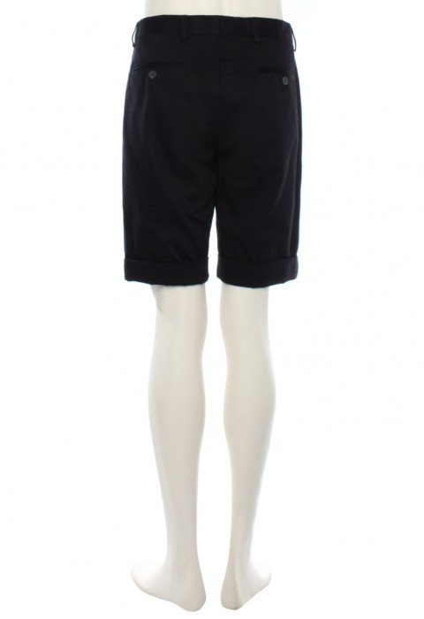 กางเกงขาสั้นสีดำ