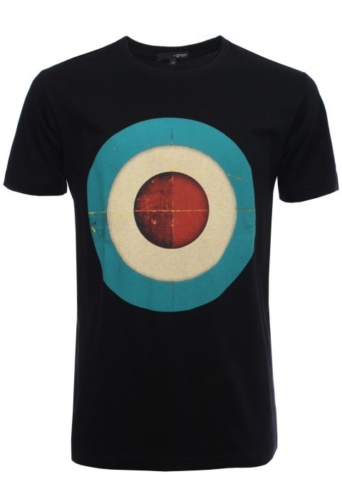 เสื้อยืดสีดำพิมพ์ลายเป้า