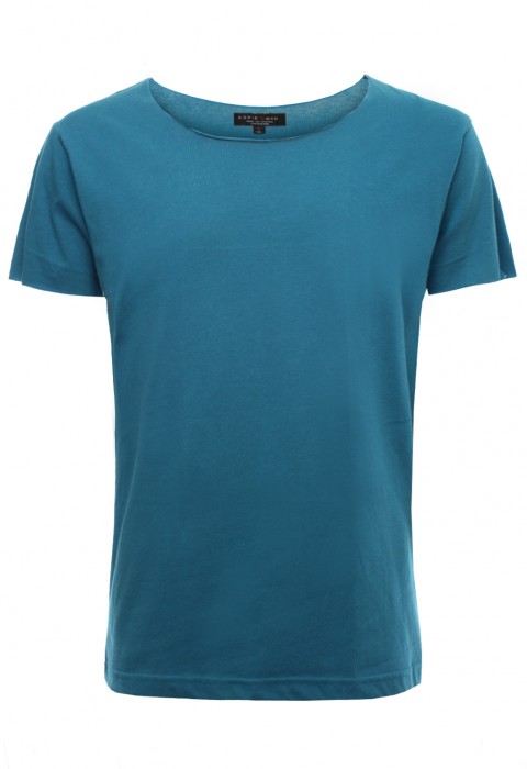 เสื้อยืดสีฟ้า