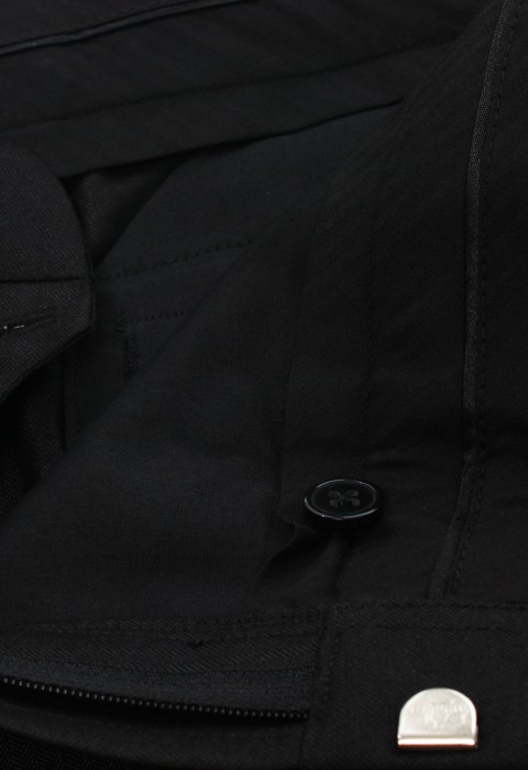 กางเกงสีดำ ลายก้างปลา