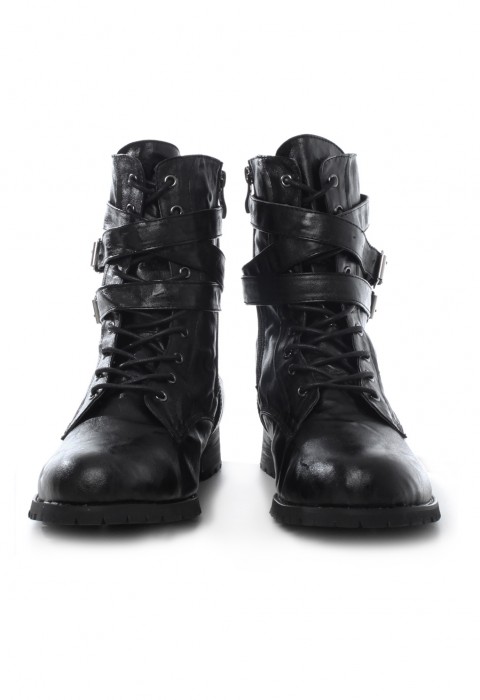 รองเท้าบูทหนังสีดำสายเข็มขัด