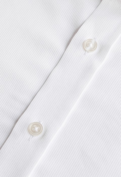 WHITE CURVE SPREAD COLLAR SHIRT