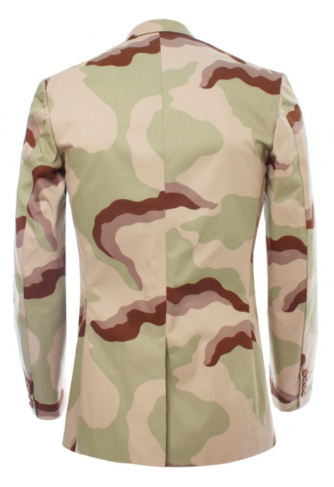 เสื้อสูทลายทหาร