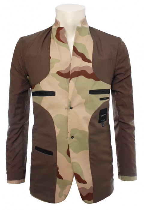 เสื้อสูทลายทหาร