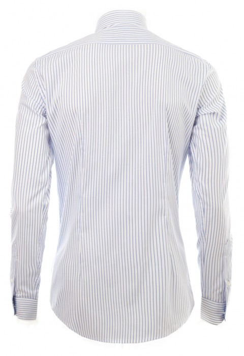 เสื้อเชิ้ตลายทางสีฟ้า