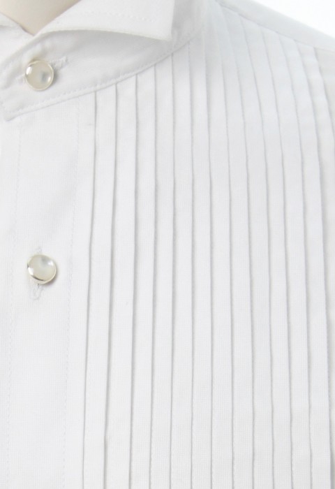 เสื้อเชิ้ตสีขาวปกทักซิโด้