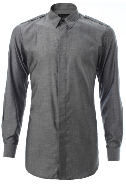 เสื้อเชิ้ตสีเทาบ่าอินธนู