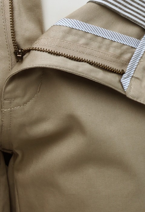 กางเกงขาสั้นสีน้ำตาล