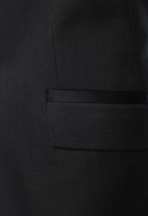 เสื้อสูทสีเทาเข้ม ตัดต่อปกดำ