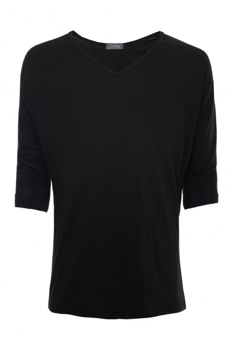 เสื้อคอวีแขนสามส่วนสีดำ