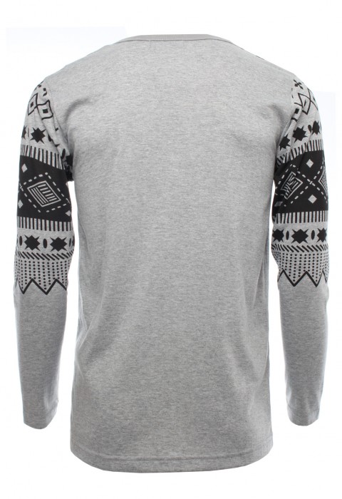 เสื้อแขนยาวสีเทาพิมพ์ลาย