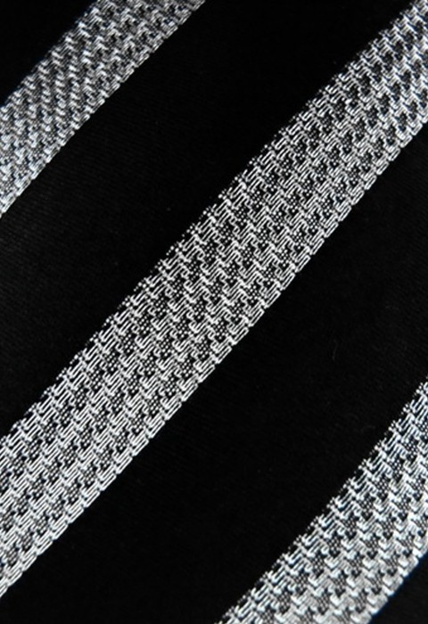 เนคไททอลายเส้นสีขาวดำ