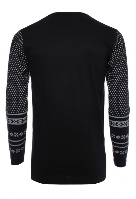 เสื้อยืดแขนยาวพิมพ์ลายกราฟฟิค