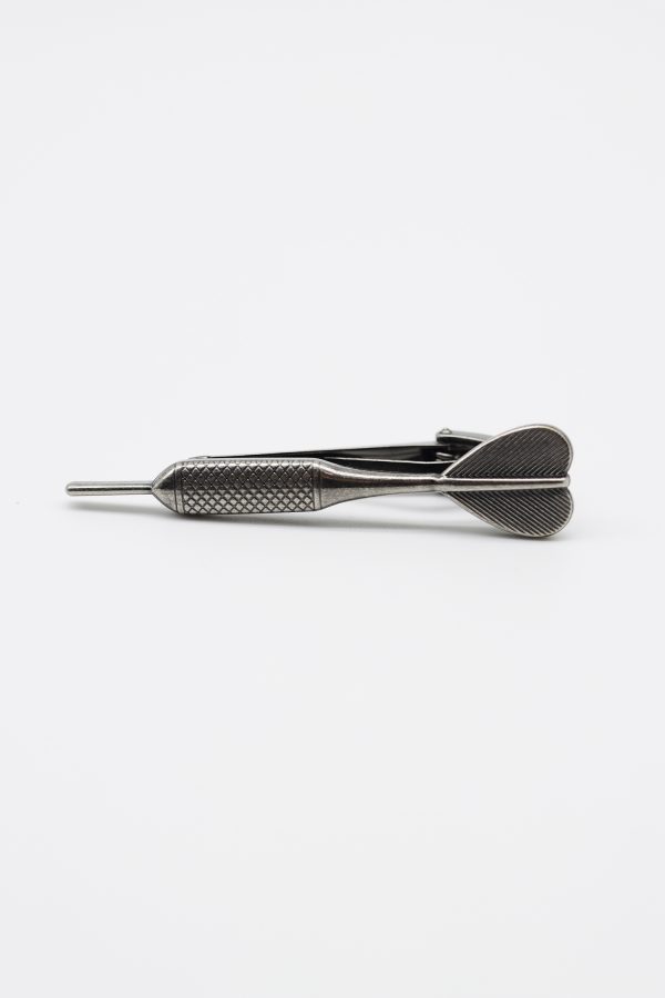 black silver darts tie clip dgrie