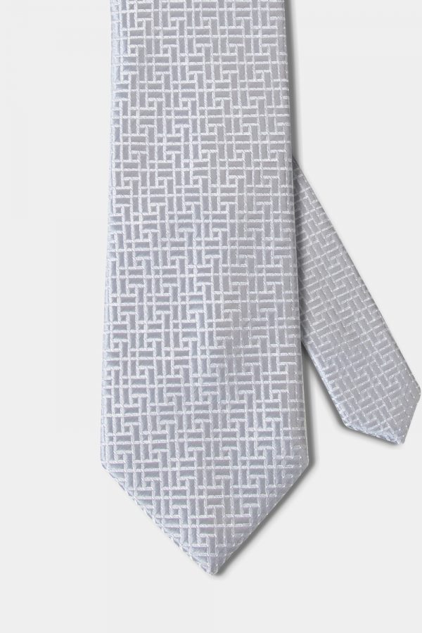 classic graphic pattern on light gray 3 inch necktie dgrie