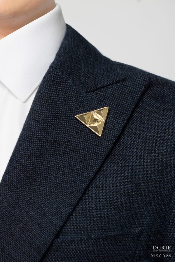 gold triangle style brooch dgrie