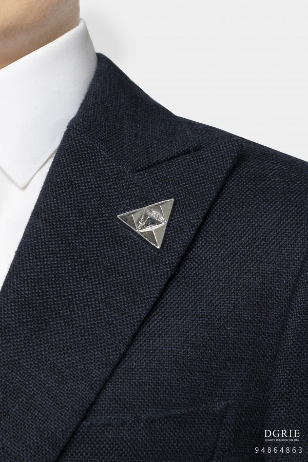 silver triangel style brooch dgrie 1