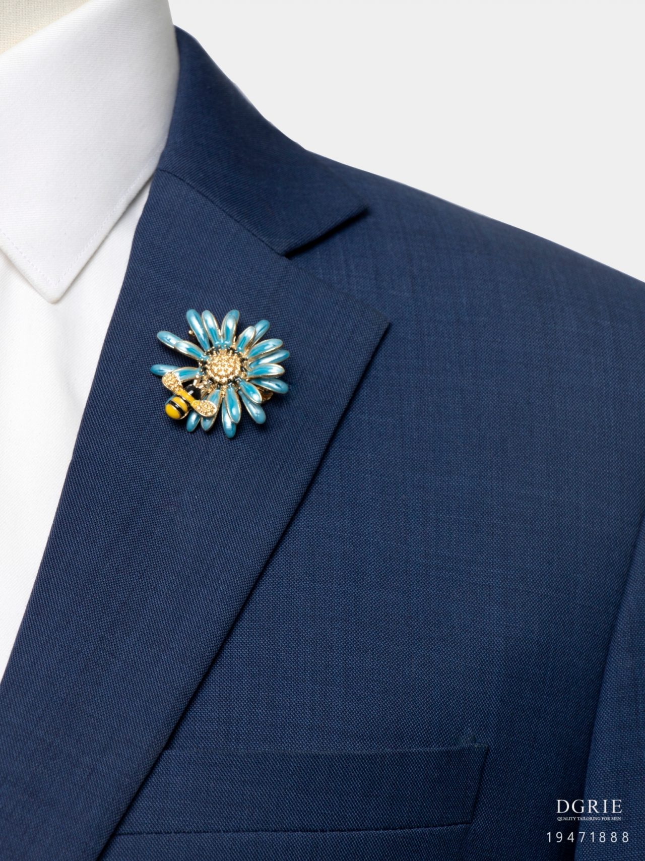bee on light blue flower brooch dgrie 1