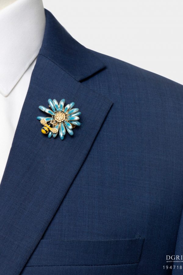 bee on light blue flower brooch dgrie 1