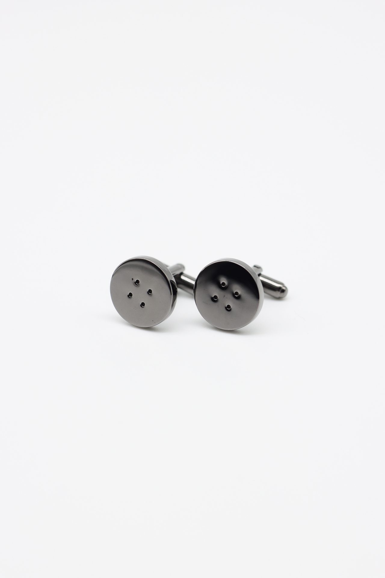 black buttons cufflink dgrie 1280x1920