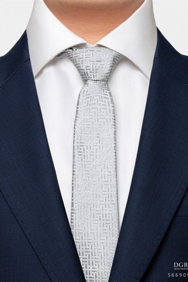 classic graphic pattern on light gray 3 inch necktie dgrie 1