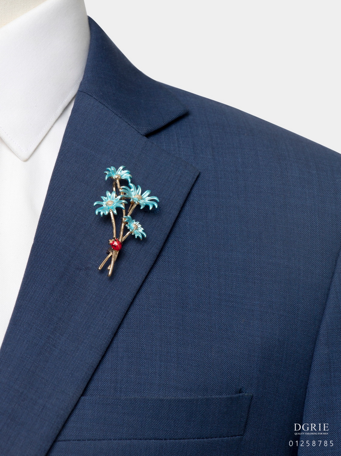 light blue gerbera flower with ladybug brooch dgrie 1