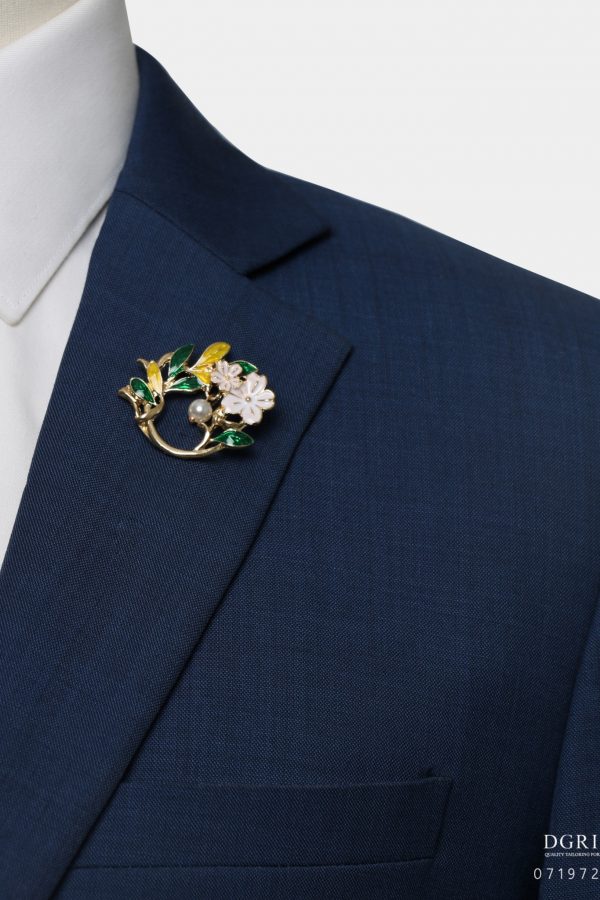 white flower with greenampyellow leaf brooch dgrie 1