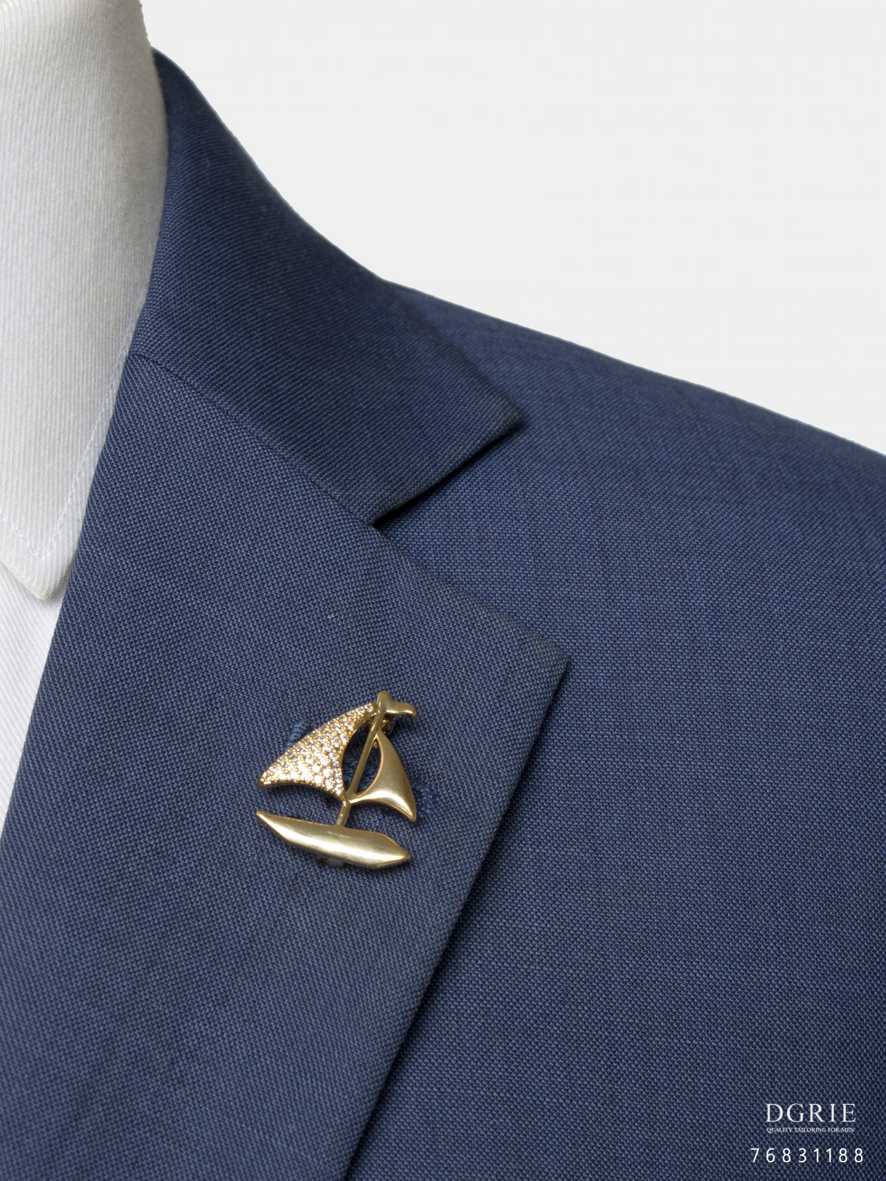 golden sailboat sparkle brooch dgrie 1